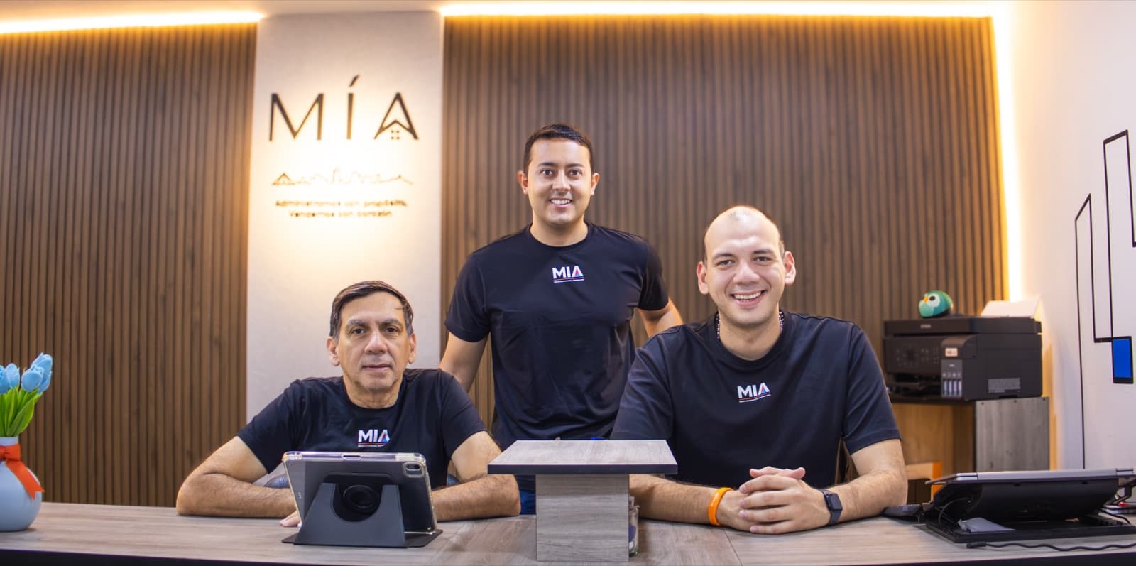 Parte del equipo de Grupo MIA